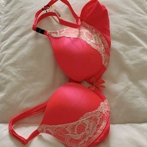 NWT Victoria Secret 34 A very Sexy Push up Bra